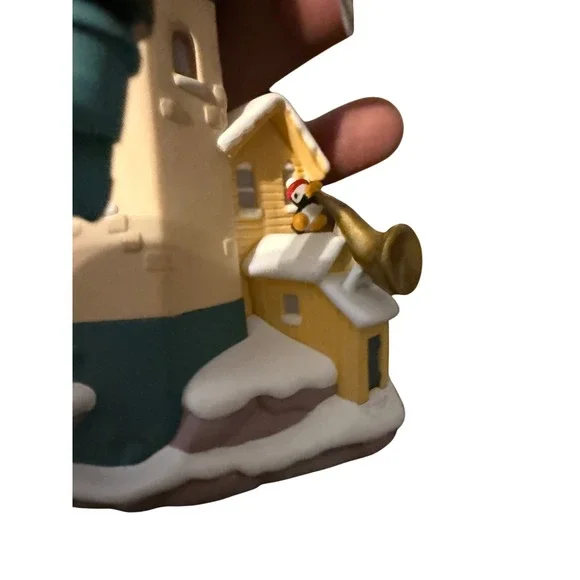 Hallmark Keepsake Magic Collector Series Lighthouse Light Flashing Ornament 1999 - Picture 5 of 13